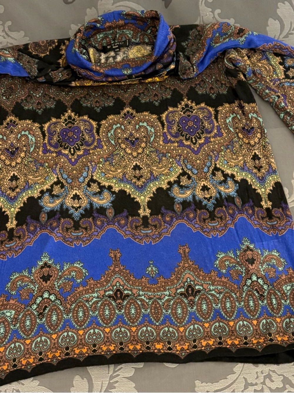 Etro Paisley Print Long Sleeve turtleneck top. Lightweight, drapey fabric - Picture 4 of 6